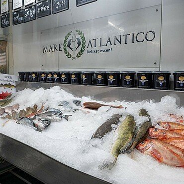 Fischtheke im Supermarkt Mare Atlantico in Raderberg