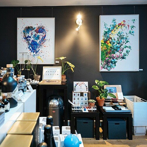 Wandbilder und Dekoration im „Look! Conzept Store“ im Belgischen Viertel