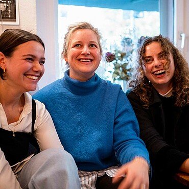 Inhaberin Miriam Caspers und zwei ihrer Mitarbeiterinnen im Café Walter in der Südstadt