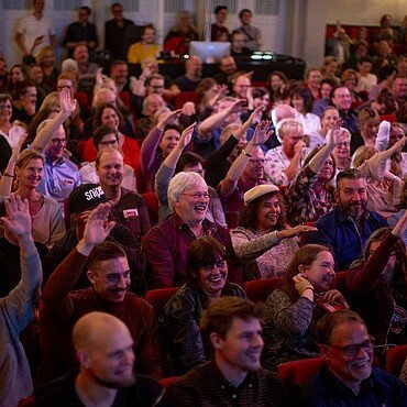 Das Publikum in der Volksbühne beim Finale von Euer Song für Köln 2019
