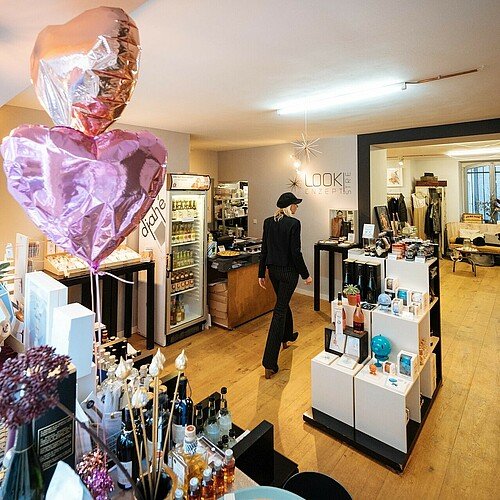 Mila Musil im „Look! Conzept Store“ im Belgischen Viertel