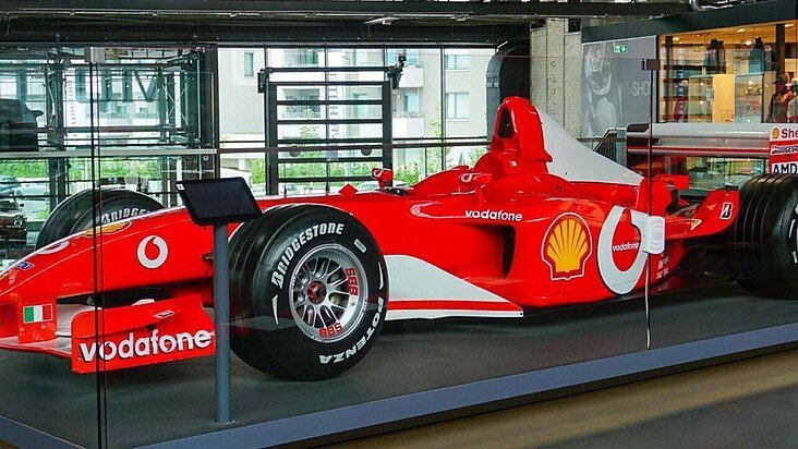 In der Motorworld Köln gibt es viele Ausstellungsstücke aus Michael Schumachers Sammlung