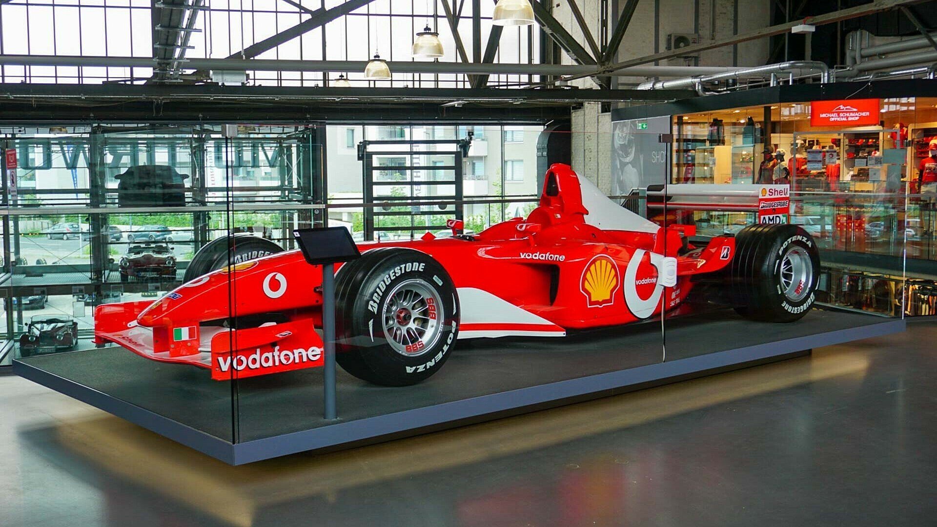 In der Motorworld Köln gibt es viele Ausstellungsstücke aus Michael Schumachers Sammlung