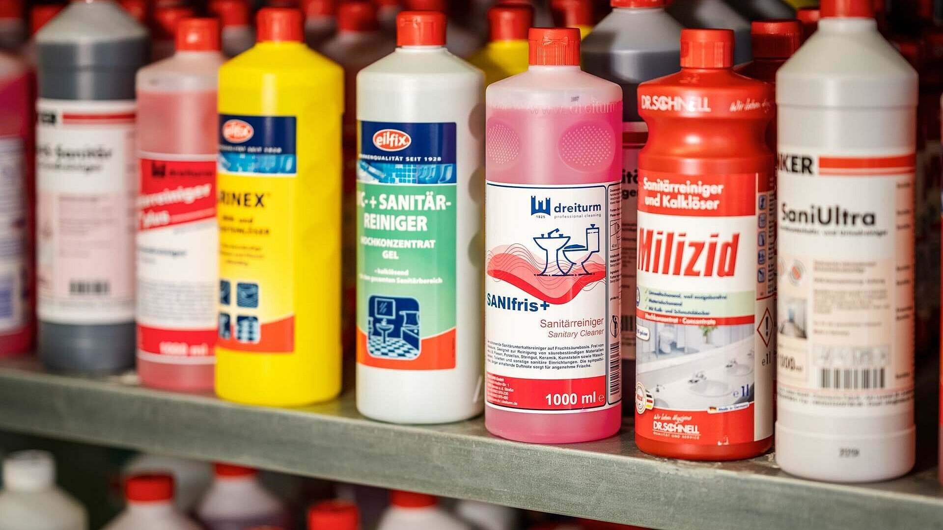 Auswahl an Sanitärreinigern beim Kölner Fachhandel für Reinigungsmittel Accent