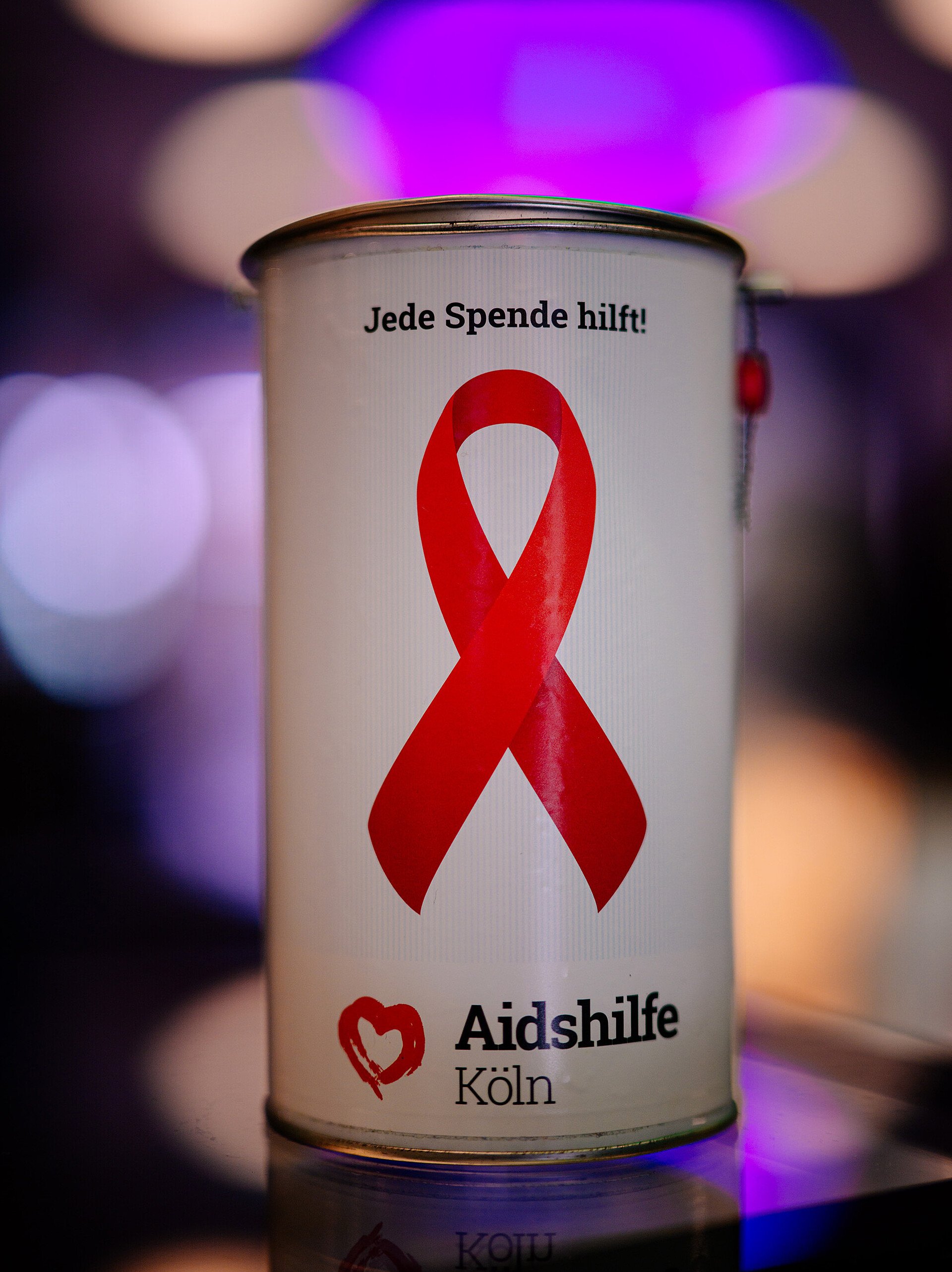Spendendose der Aidshilfe im Café Bach in der Altstadt