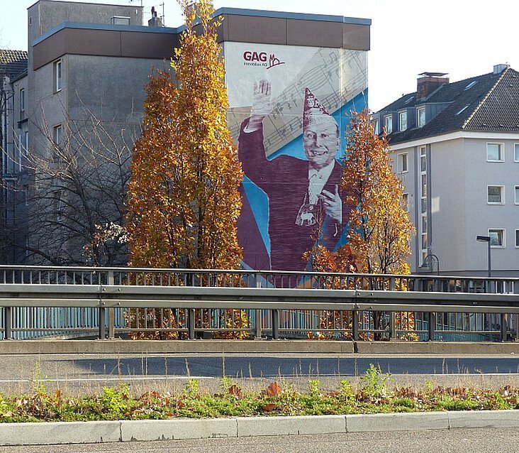 Mural des Künstlerkollektivs Highlightz am Karl-Berbuer-Platz in der Südstadt
