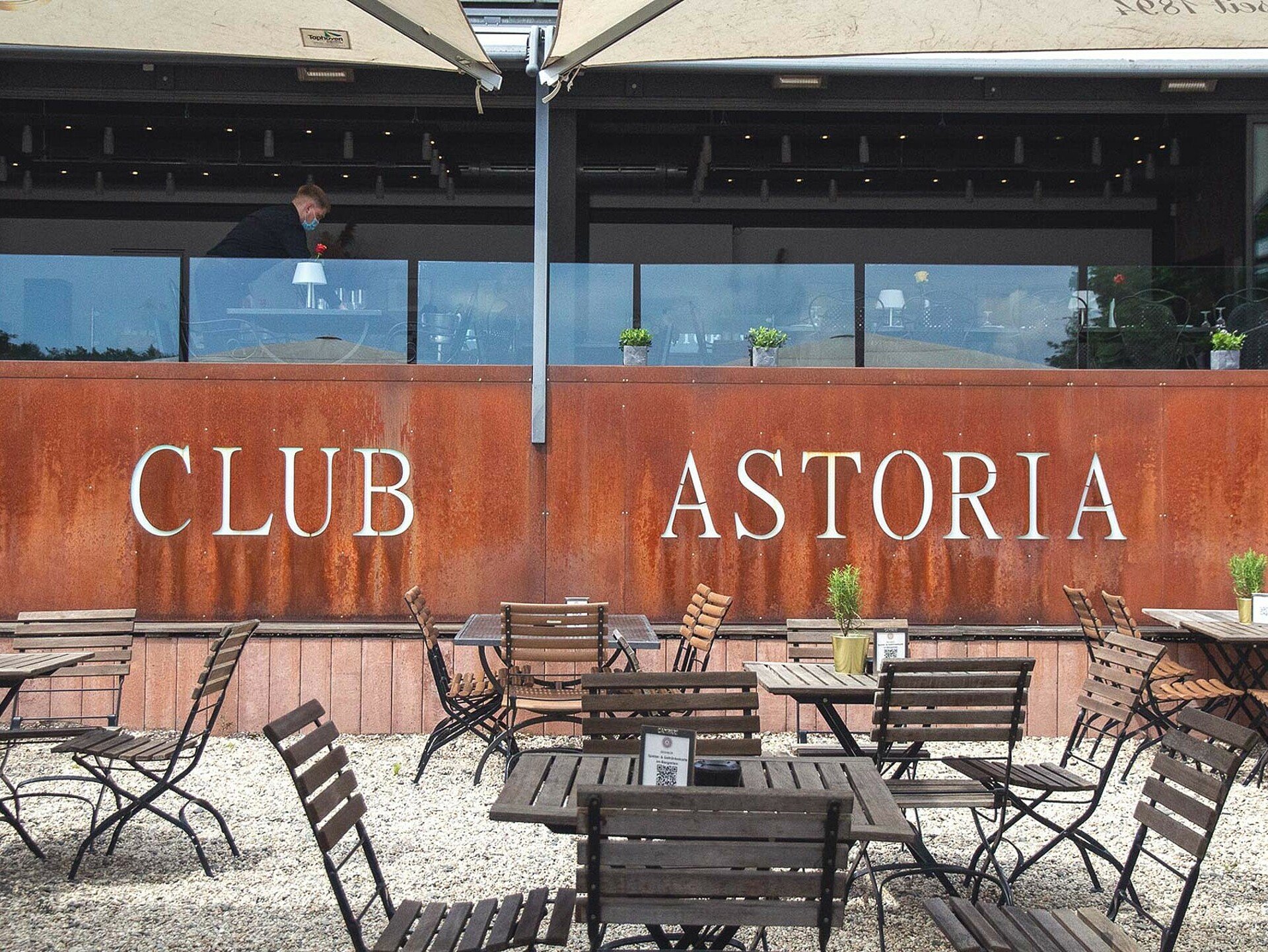Club Astoria am Adenauer Weiher in Müngers-dorf