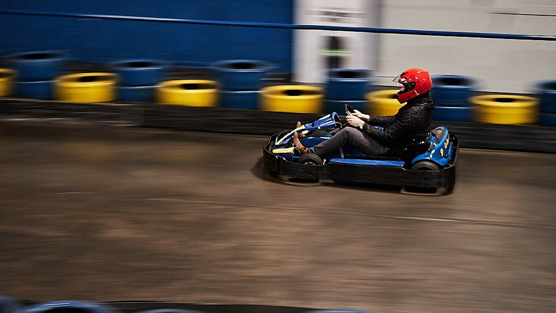 Reifen quietschen lassen im Les-Mans-Karting in Ossendorf